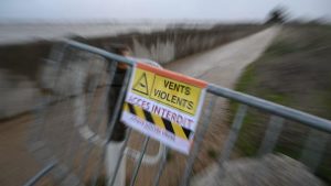 Vents violents et dégâts lors de la tempête Nils en France