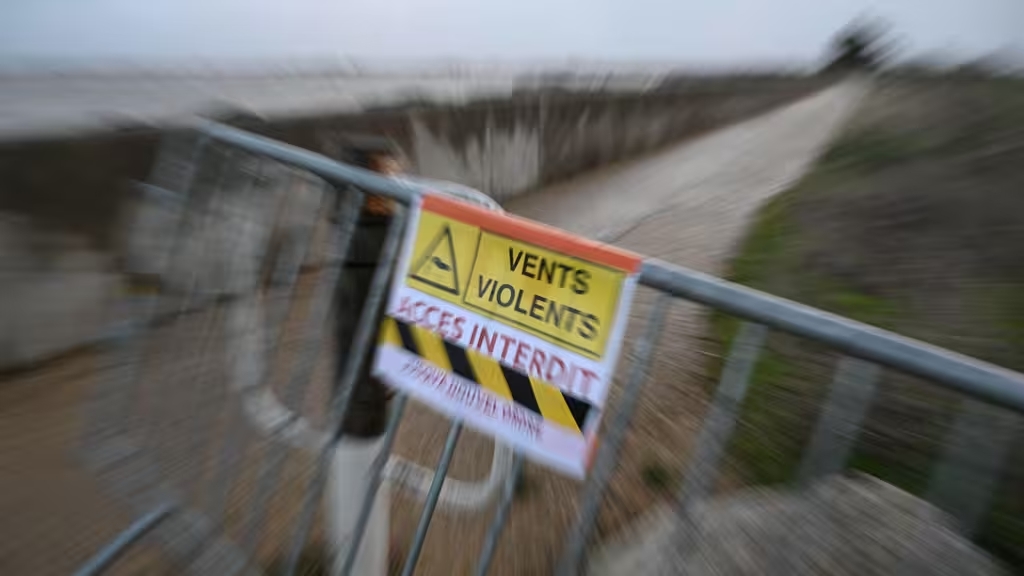 Vents violents et dégâts lors de la tempête Nils en France