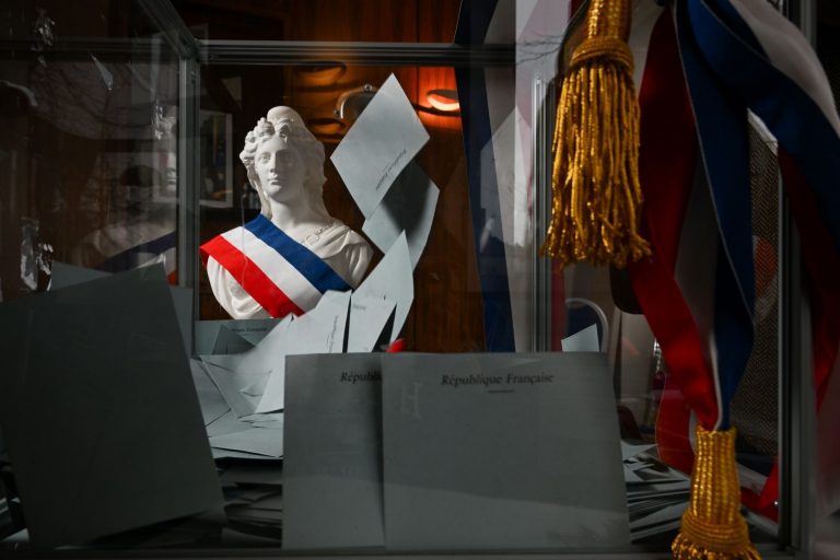 Affiches de campagne locales pour les municipales 2026 dans les Alpes-Maritimes