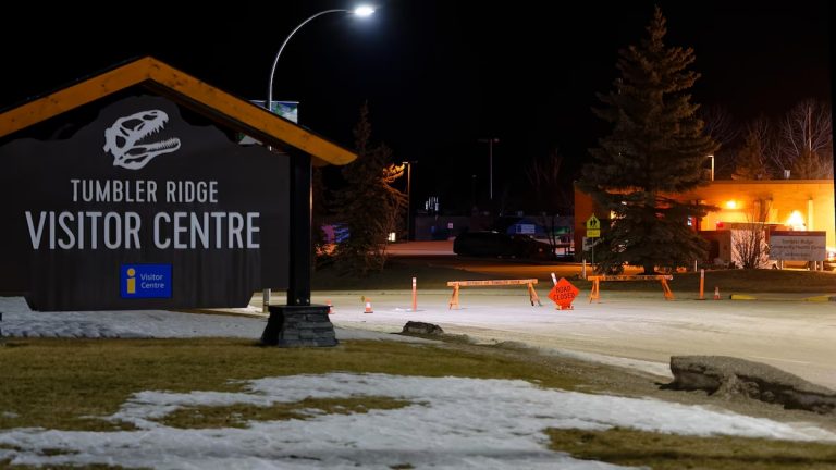 Voie d’accès au lycée de Tumbler Ridge bouclée par la police canadienne