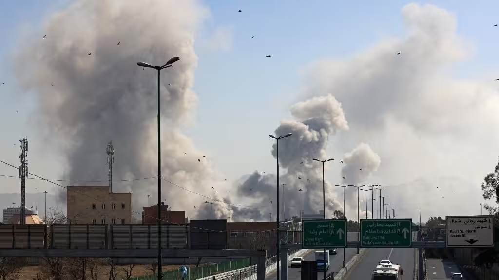 Vue de Téhéran après des frappes nocturnes dans le nord de la capitale iranienne