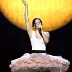 rosalía sur scène à la LDLC Arena de Lyon pour l’ouverture de la tournée LUX
