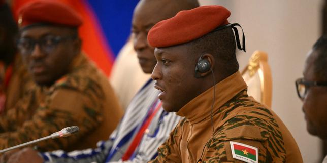 Burkina Faso : la junte suspend 360 associations et étouffe la société civile