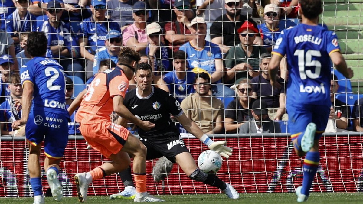 Le FC Barcelone écrase le Getafe et file vers le titre en Liga