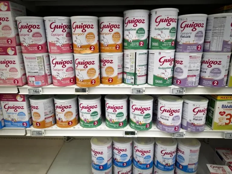 Laits infantiles contaminés : Nestlé et Danone dans la tourmente face aux investisseurs et aux autorités