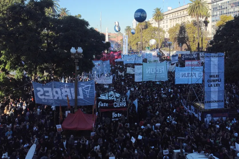 Argentine : pour la quatrième fois en deux ans, des dizaines de milliers de personnes descendent dans la rue pour sauver l'université publique