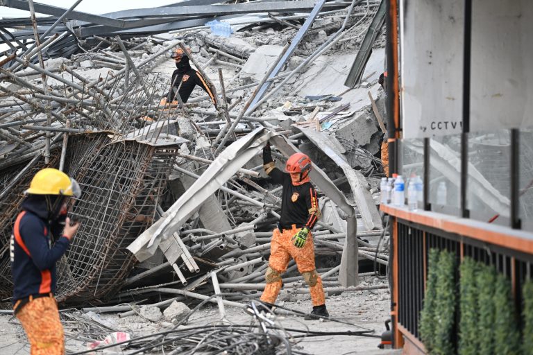 Philippines : effondrement d'un immeuble en construction à Angeles, 19 travailleurs portés disparus