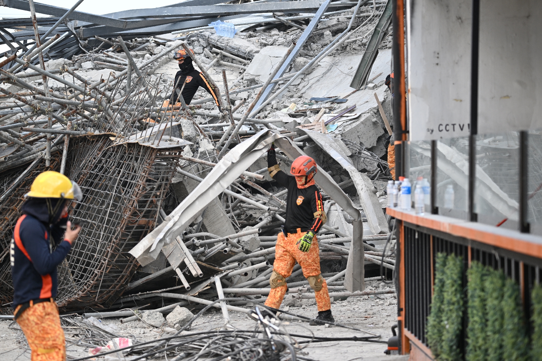 Philippines : effondrement d'un immeuble en construction à Angeles, 19 travailleurs portés disparus
