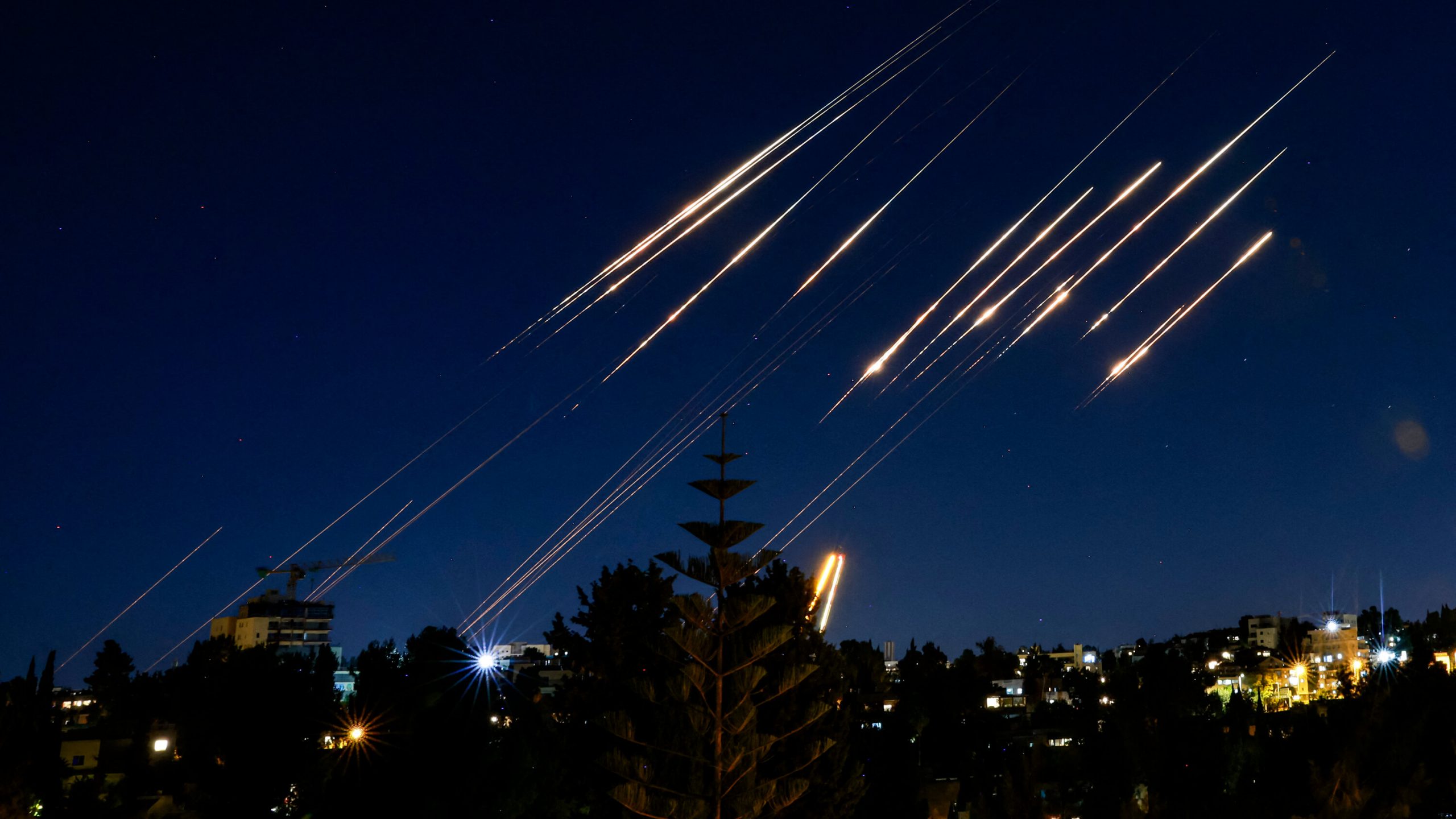 Israël sous les missiles iraniens : une escalade qui menace les négociations en cours