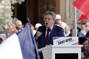 « On est chez nous » : Mélenchon lance sa quatrième candidature présidentielle depuis Saint-Denis