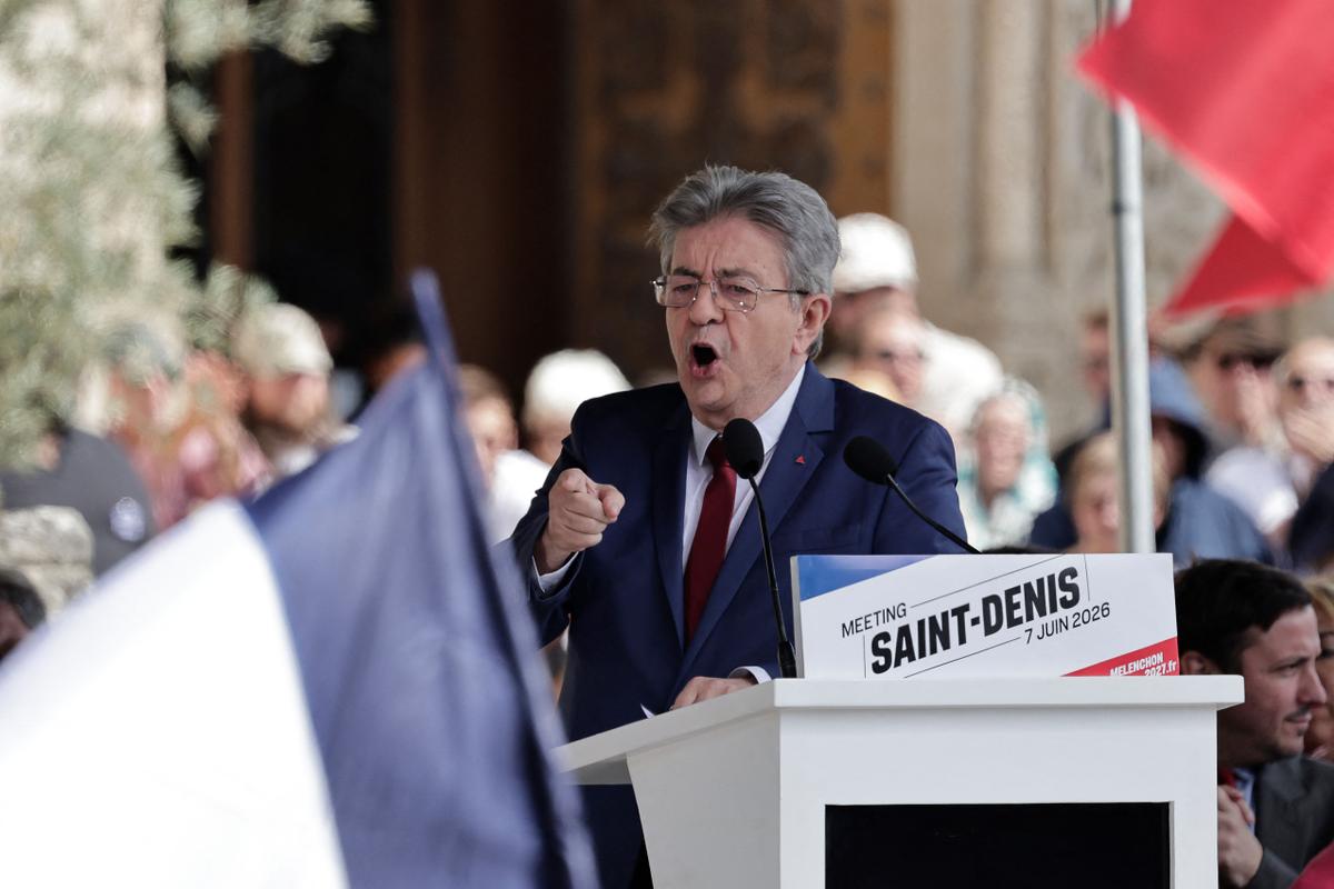 « On est chez nous » : Mélenchon lance sa quatrième candidature présidentielle depuis Saint-Denis
