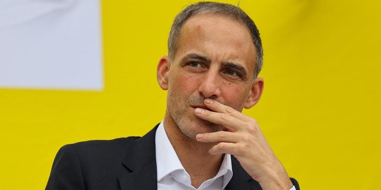 Glucksmann réclame l'exclusion des médias de Xenia Fedorova, qu'il accuse d'être une « agente russe »