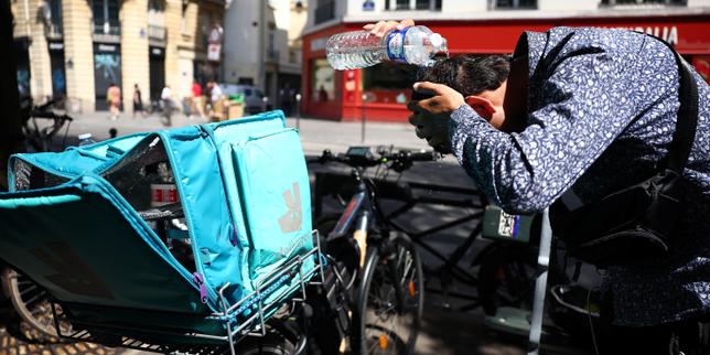 Canicules et travail indépendant : quand les travailleurs précaires n'ont pas le luxe de s'arrêter