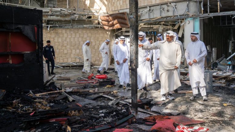Guerre au Moyen-Orient : l'Iran et les États-Unis s'affrontent dans le Golfe, un mort et 63 blessés au Koweït