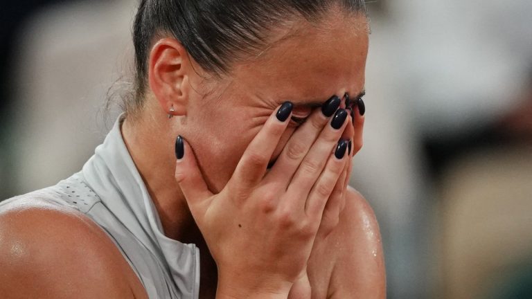 « Une nuit difficile, beaucoup de morts » : Marta Kostyuk en larmes après sa victoire à Roland-Garros, alors que la Russie frappe encore l'Ukraine