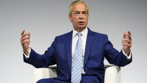 Nigel Farage rattrapé par ses dons non déclarés : l'extrême droite britannique et ses zones d'ombre