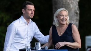 Le Pen et Bardella en scène : l'unité affichée à trois jours d'un verdict qui pourrait tout changer
